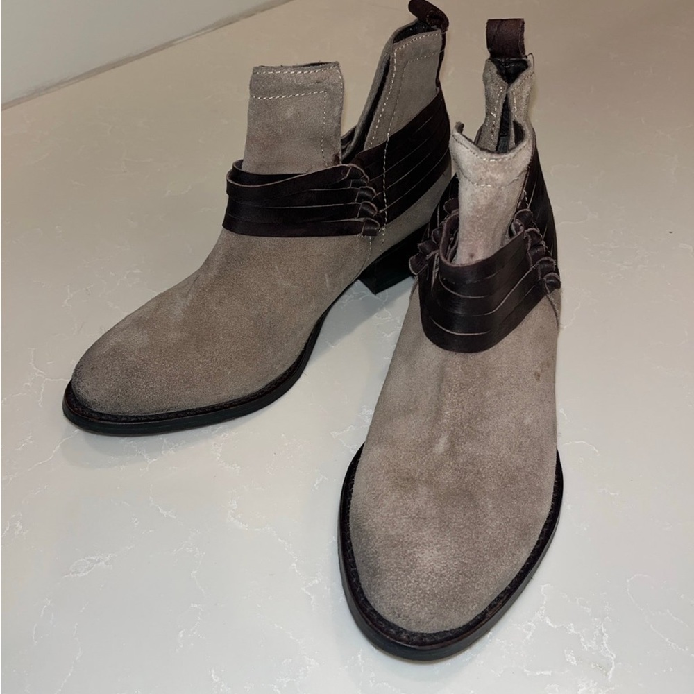 Gorgeous light brown suede booties